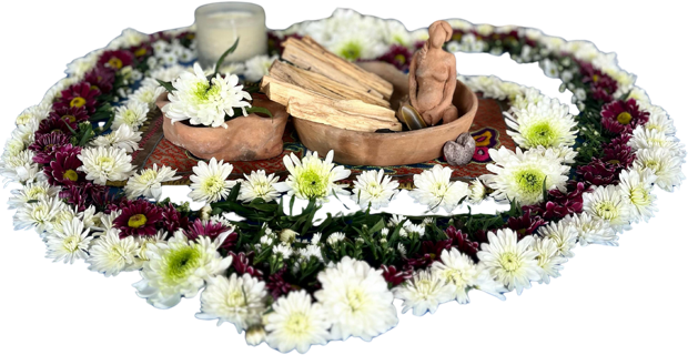 Altar ritual de flores y palo santo